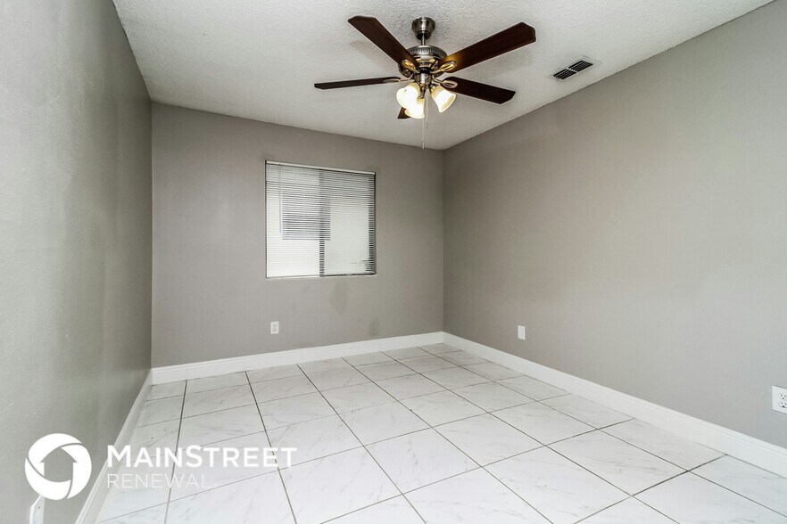 Building Photo - 609 Conure St
