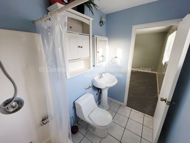 Building Photo - 734 Williamson Ave