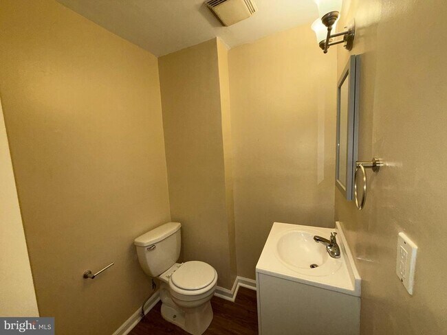 Building Photo - 5437 Christian St