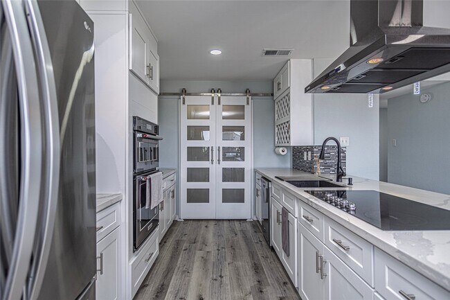 Building Photo - 301 Commander Dr