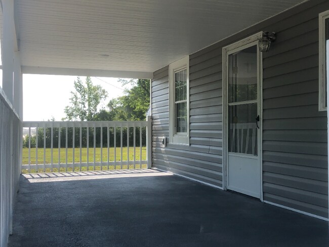 Building Photo - 381 Big Hill Rd