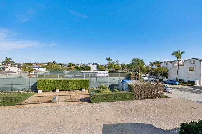 Building Photo - 503 L St