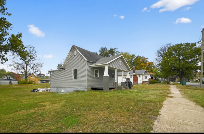 Building Photo - 979 W King St