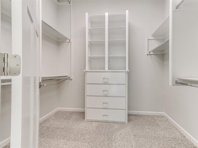 Building Photo - 13400 Sandoval Blvd