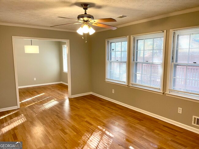 Building Photo - 3305 Spring Creek Dr SE