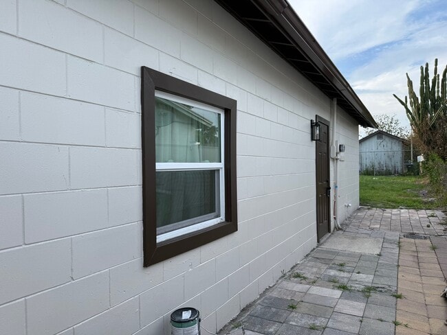 Building Photo - 4049 Castlegate Dr