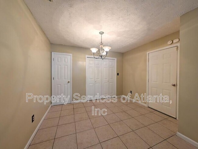 Building Photo - 314 Country Club Dr
