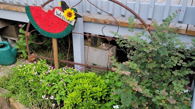 Building Photo - 9835 Willow Creek Commerce Dr