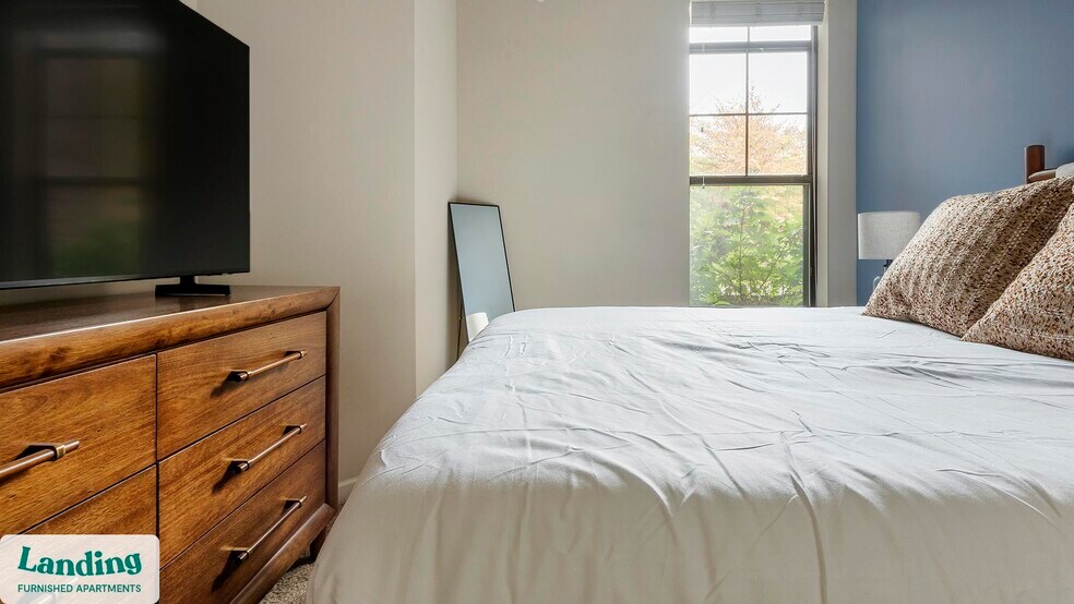 Building Photo - 4050 W Pine Blvd