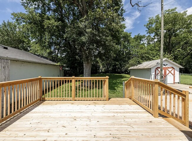 Building Photo - Vintage Charm, Modern Comfort & a Fully Fenced Backyard in Madison