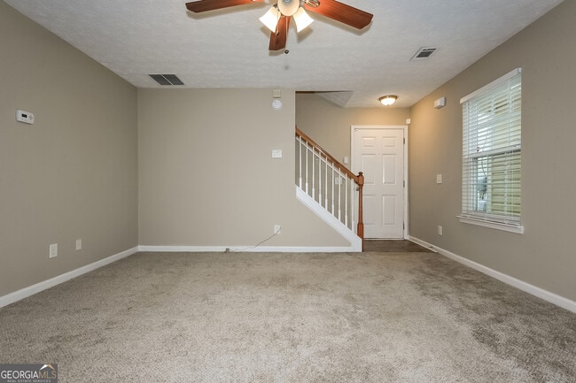 Building Photo - 815 Lakeside Cir