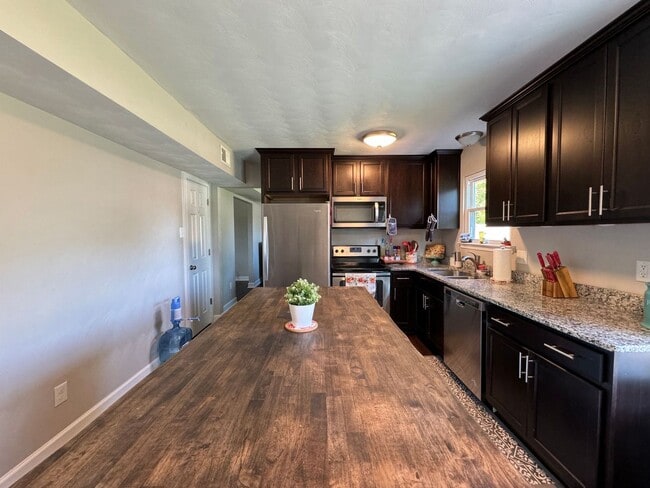 Building Photo - 3104 Guenevere Dr