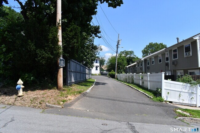 Building Photo - 38 Poe Ct