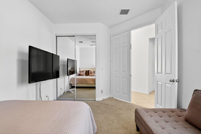 Building Photo - 2245 Sapphire Cir