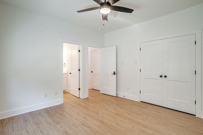 Building Photo - 2341 Benbrook Blvd