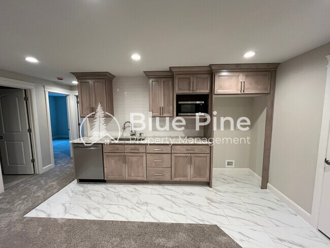 Building Photo - 6360 Ender Ln