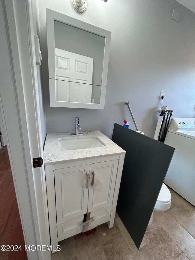 Building Photo - 27 Milford Ave