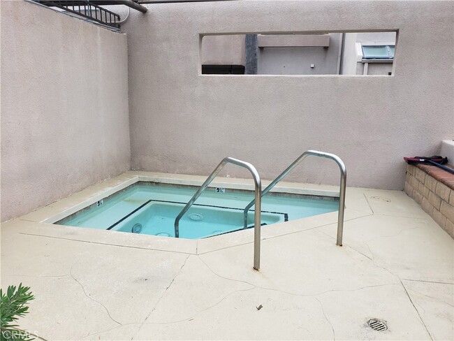 Building Photo - 25671 Le Parc Unit 9