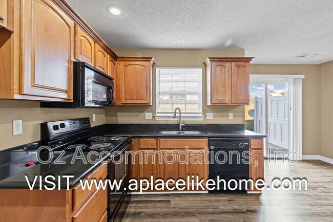 Building Photo - 803 SW Imperial Ln