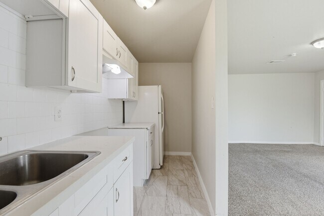 Building Photo - 303 Gans St