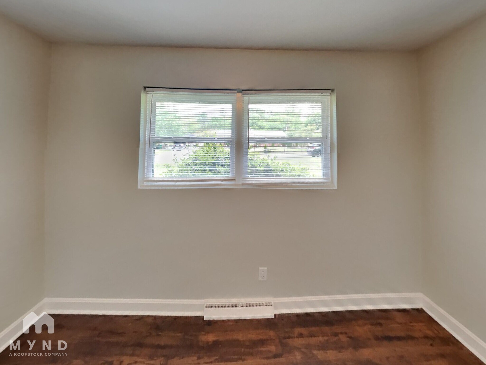 Building Photo - 5201 Pinebrook Dr
