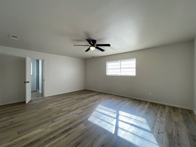 Building Photo - Cozy?Charm Meets Modern Luxury – Your Perfect Lamesa Retreat!