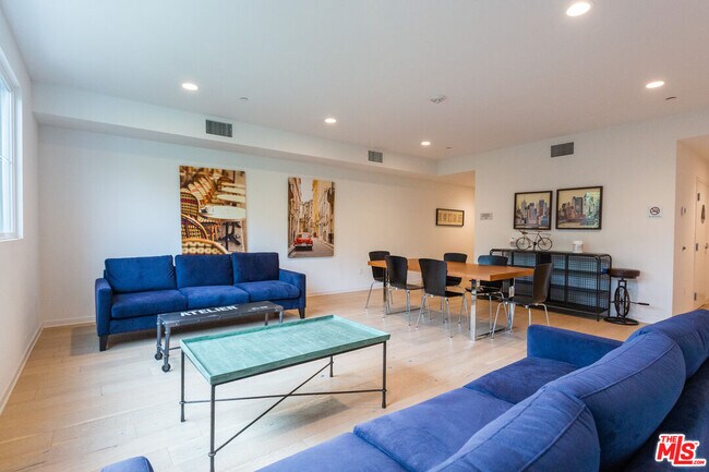 Building Photo - 4240 Laurel Canyon Blvd