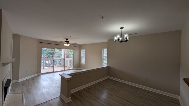 Building Photo - Three Bedroom Waterfront Condo Mooresville