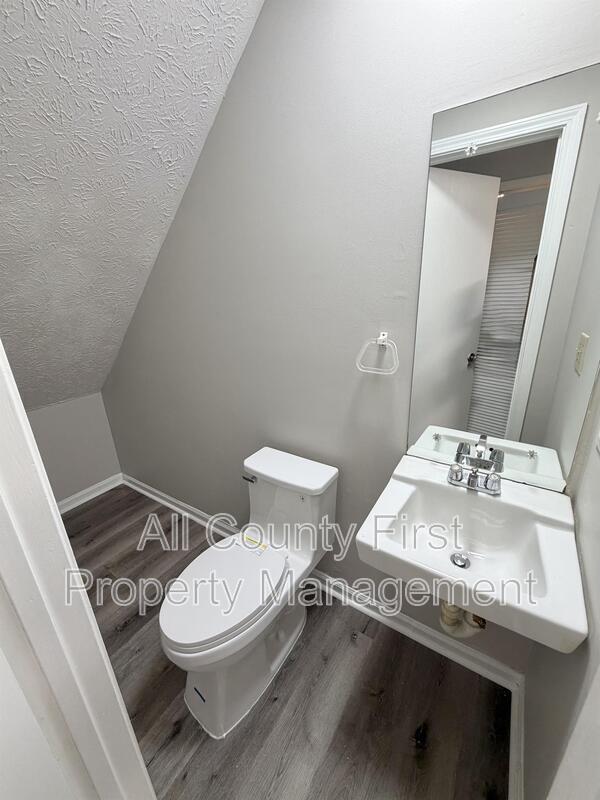 Building Photo - 734 S Candler St