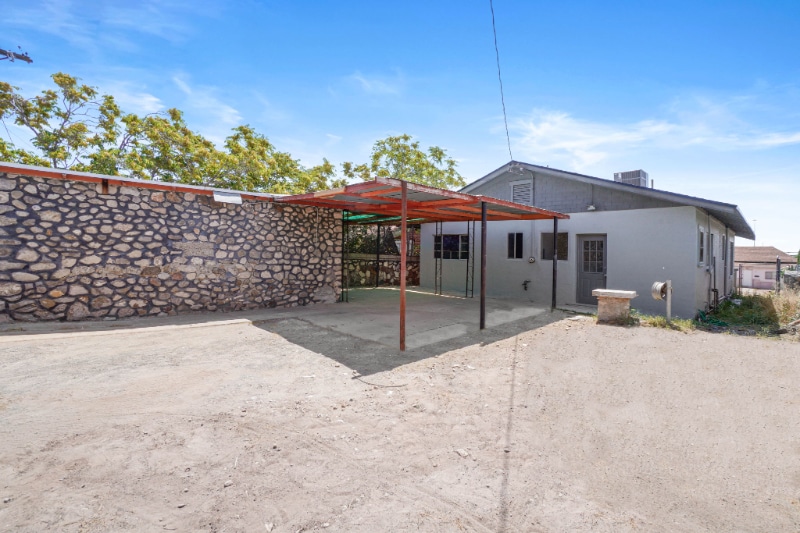 Building Photo - 2611 Pershing Dr