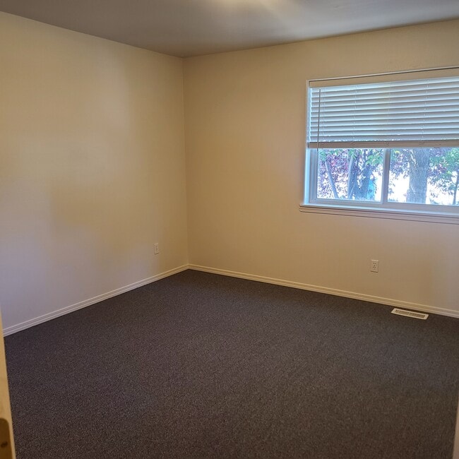 Building Photo - 214 Quinella St
