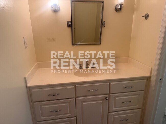 Building Photo - 514 Country Club Pl