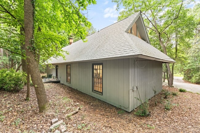 Building Photo - 211 Wendwood Dr