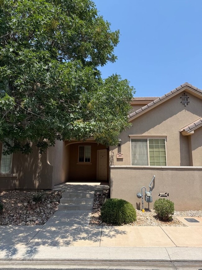 Building Photo - Townhome in Casitas at Hidden Valley with ...