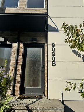 Building Photo - Spooky-Cool One Bedroom Townhome!