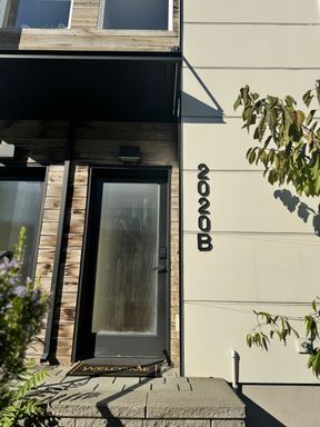 Building Photo - Urban Elegance Meets Everyday Comfort
