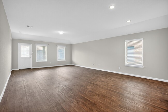 Building Photo - 3310 Sumac Dr