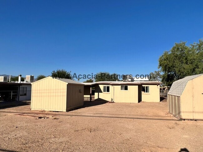 Building Photo - Centrall Located Two Bedroom Home