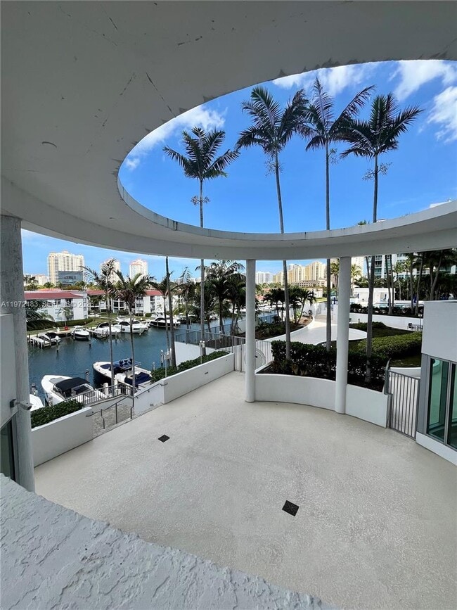 Building Photo - 3029 NE 188th St