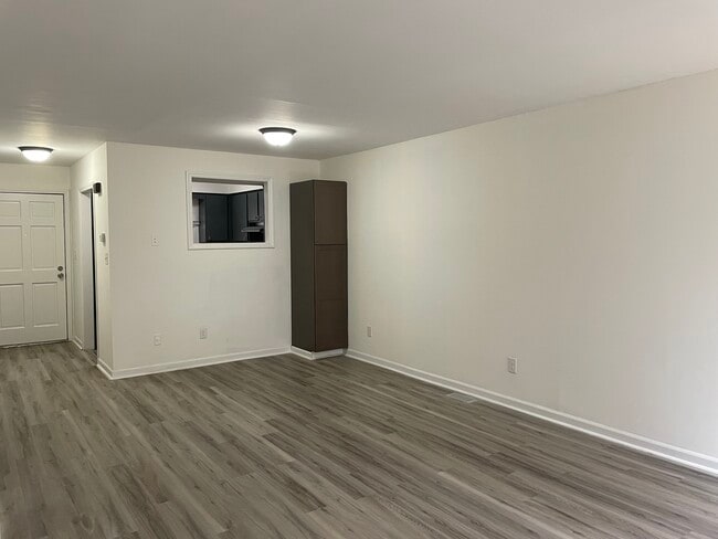 Building Photo - 6909 Glendower Rd