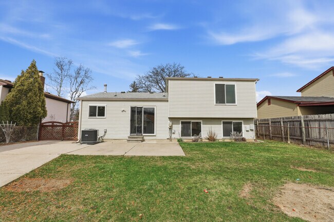 Building Photo - 41427 Larimore Ln