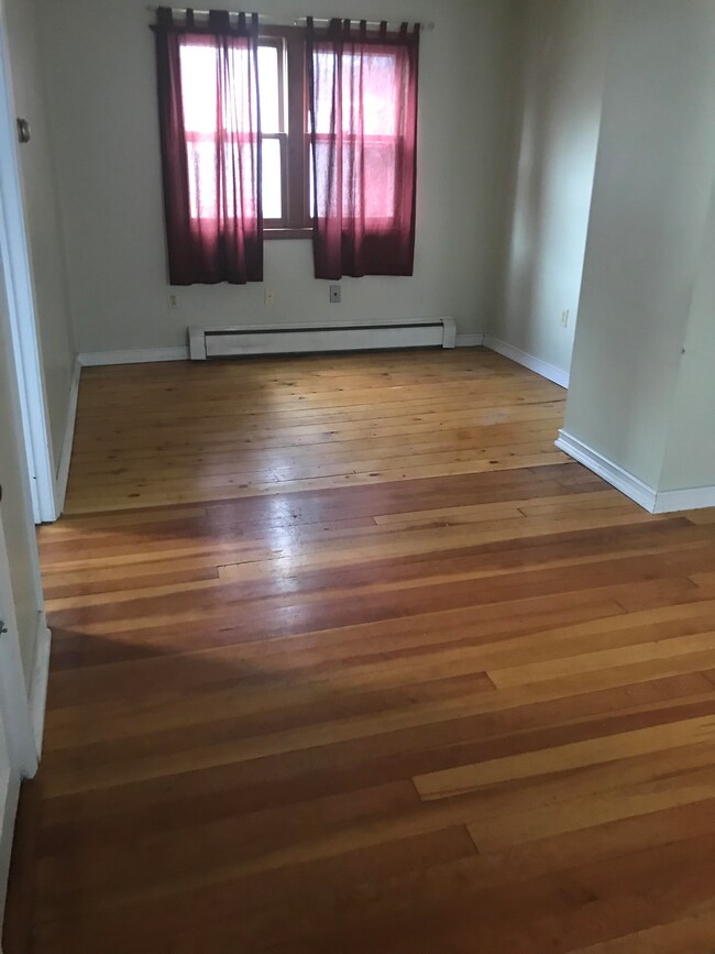 living room - 192 Park St