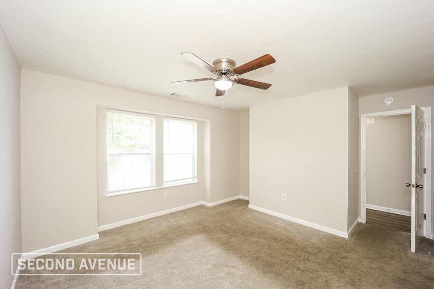 Building Photo - 2370 Iron Horse Dr