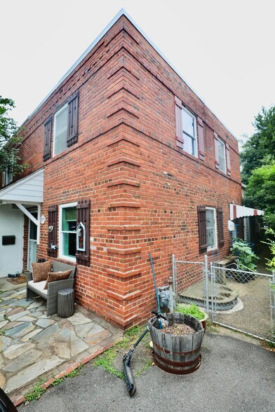 Building Photo - 817 S Irving St