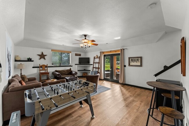 Building Photo - 243 Lakewood Dr