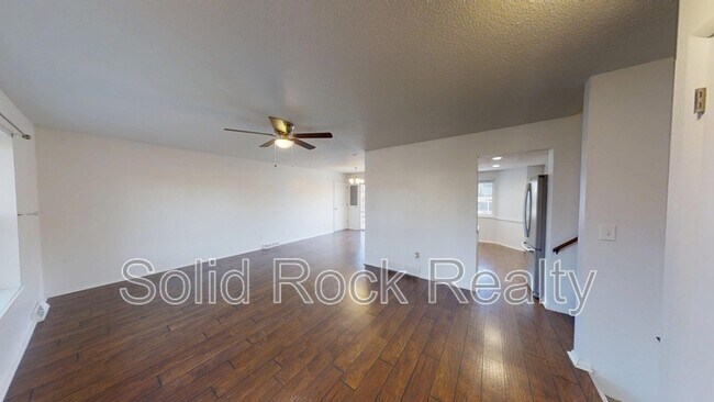 Building Photo - 4811 Villa Cir