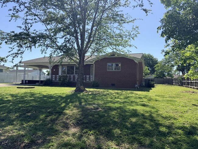Building Photo - 514 Oliver Dr