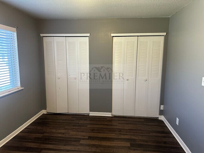 Building Photo - Updated 1 bed / 1 bath apartment - 60 West...