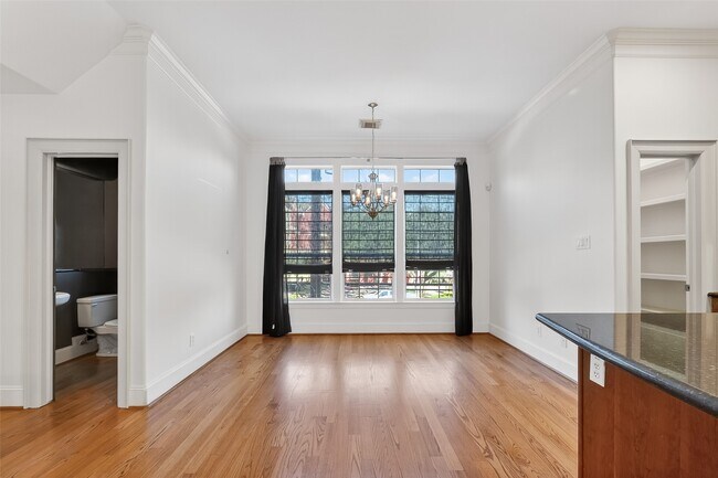 Building Photo - 1004 Stanford St