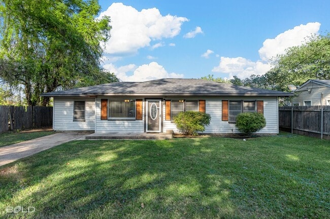 Building Photo - Check Out this Charming 3 bed 1 bath in Bossier